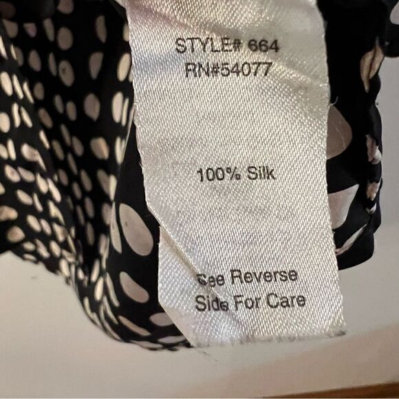 CABI Blouse Silk Black White Dots Long Sleeve Button Front Sz Small Professional - Picture 6 of 7